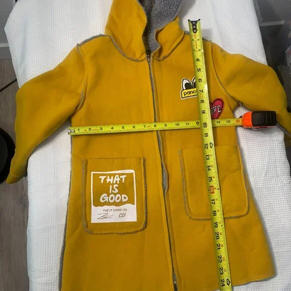 (D-117)Girls Mustard Yellow Hooded Coat Size 7 Zip Front Pockets Cute Patch Jack - Picture 7 of 7